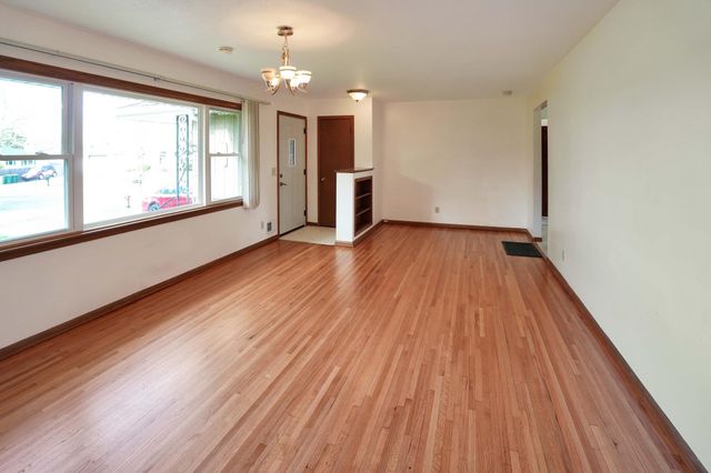 7016 Oliver Circle N, Brooklyn Center, MN 55430