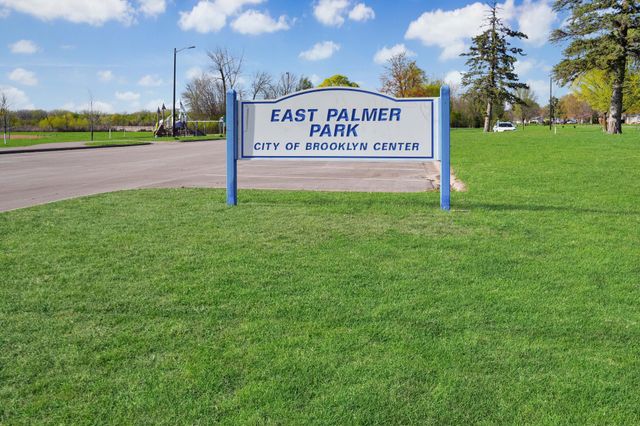 7016 Oliver Circle N, Brooklyn Center, MN 55430