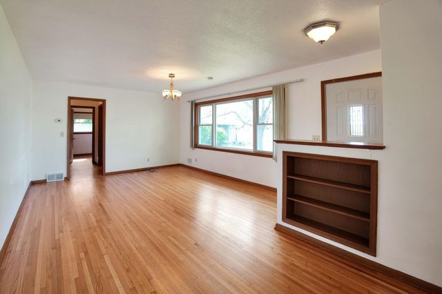 7016 Oliver Circle N, Brooklyn Center, MN 55430