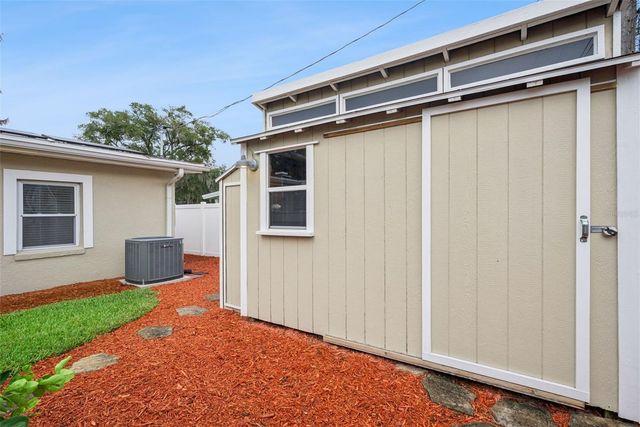110 N LAKEWOOD CIRCLE, Maitland, FL 32751