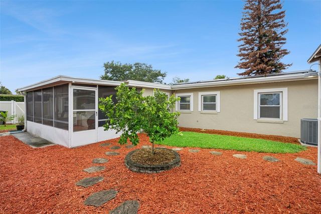 110 N LAKEWOOD CIRCLE, Maitland, FL 32751