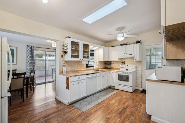 110 N LAKEWOOD CIRCLE, Maitland, FL 32751