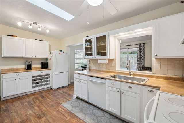 110 N LAKEWOOD CIRCLE, Maitland, FL 32751
