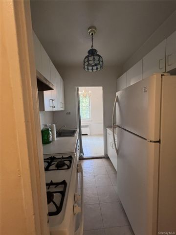 290 Collins Avenue 4C, Fleetwood, NY 10552