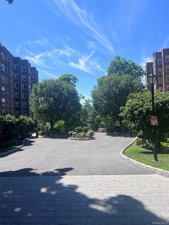 290 Collins Avenue 4C, Fleetwood, NY 10552