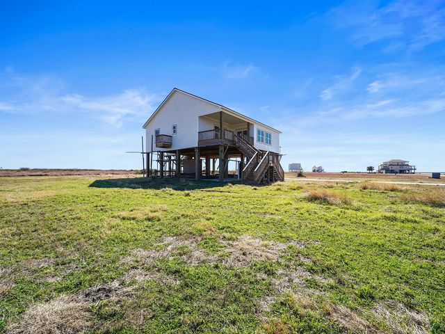 3219 Camp Hulen Drive, Palacios, TX 77465