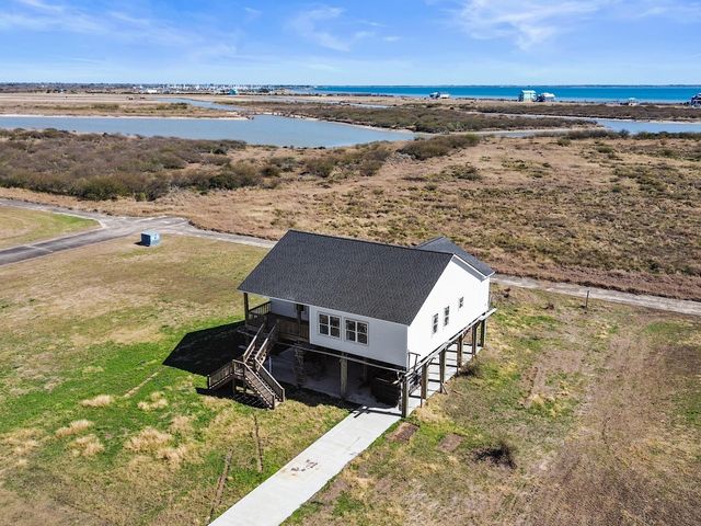 3219 Camp Hulen Drive, Palacios, TX 77465