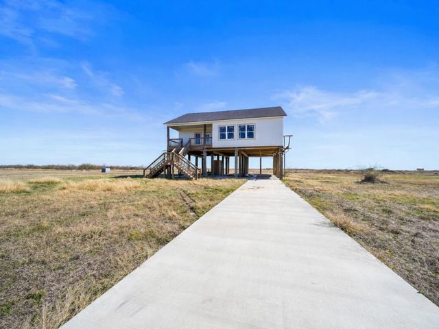 3219 Camp Hulen Drive, Palacios, TX 77465