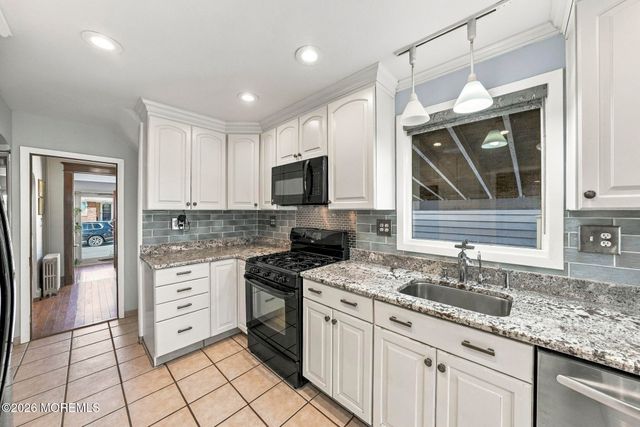 32 3rd Street, Fords, NJ 08863