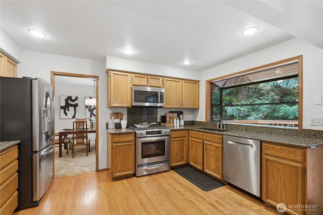 20525 NE 68th Street, Redmond, WA 98053