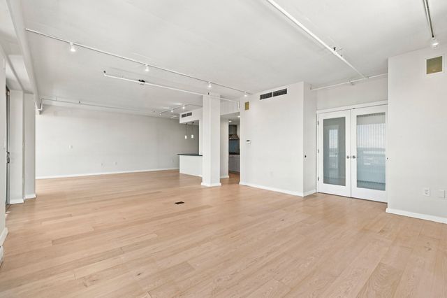 25 Channel Center 1102, Boston, MA 02210