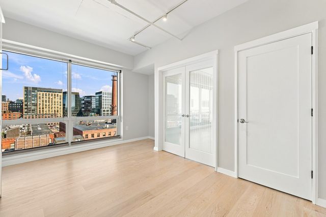 25 Channel Center 1102, Boston, MA 02210