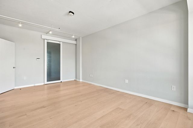 25 Channel Center 1102, Boston, MA 02210