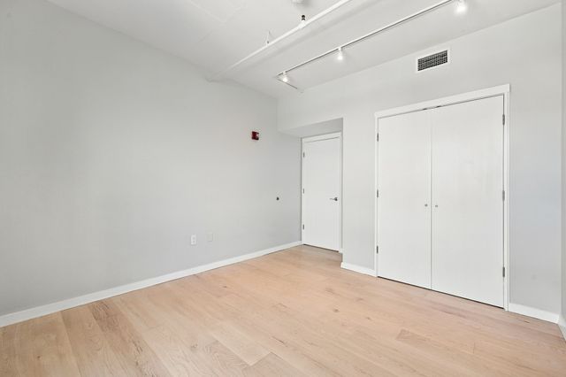 25 Channel Center 1102, Boston, MA 02210