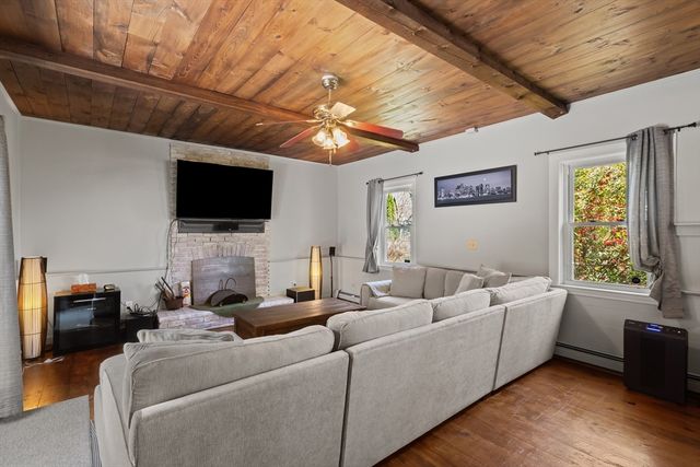 38 Upland St, Auburn, MA 01501