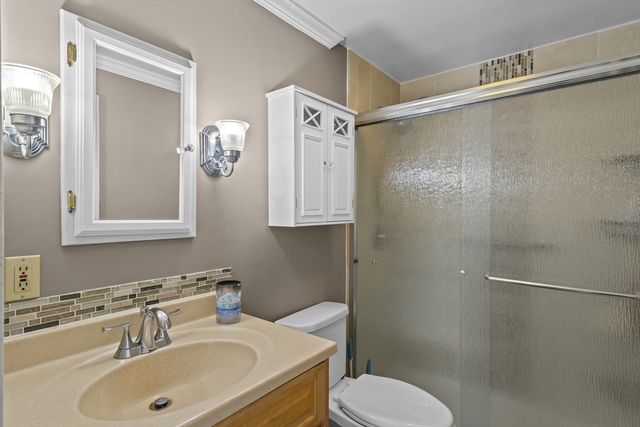38 Upland St, Auburn, MA 01501