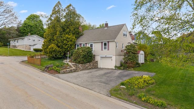 38 Upland St, Auburn, MA 01501