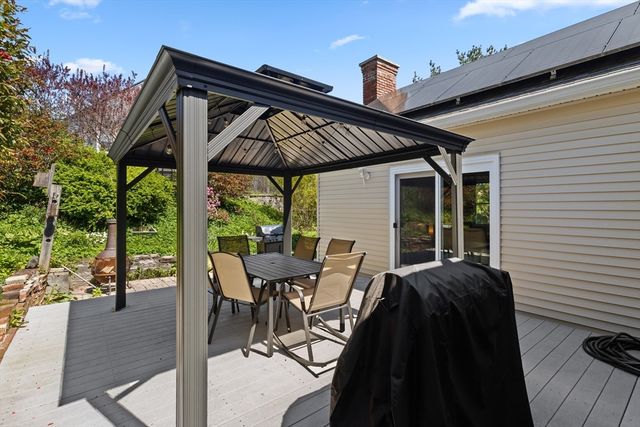 38 Upland St, Auburn, MA 01501