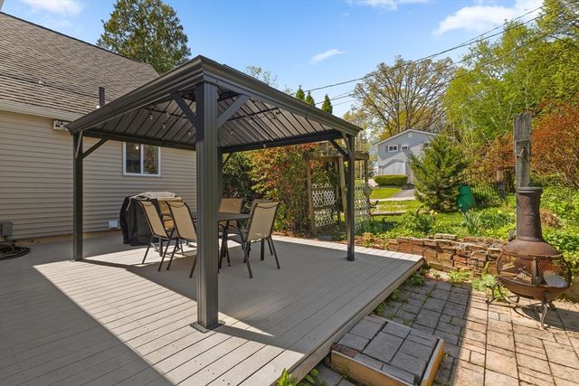 38 Upland St, Auburn, MA 01501