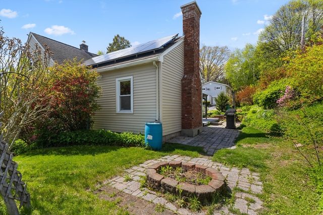 38 Upland St, Auburn, MA 01501