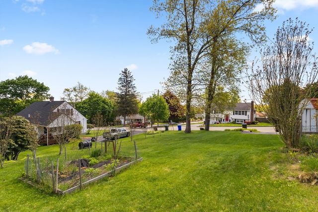 38 Upland St, Auburn, MA 01501