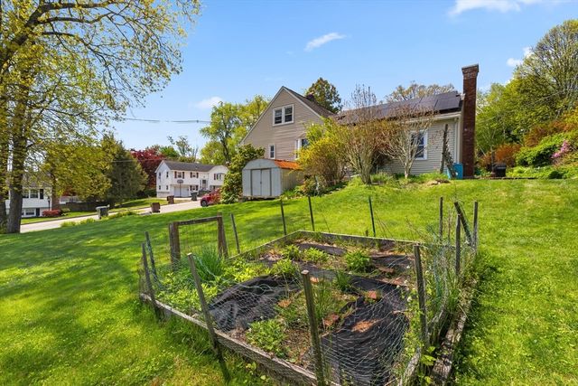 38 Upland St, Auburn, MA 01501