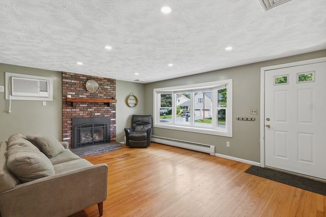 15 Kiberd Drive, Chelmsford, MA 01863