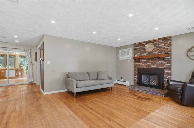 15 Kiberd Drive, Chelmsford, MA 01863