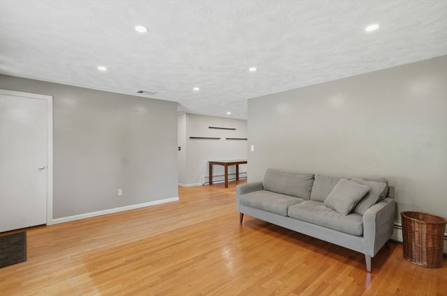 15 Kiberd Drive, Chelmsford, MA 01863