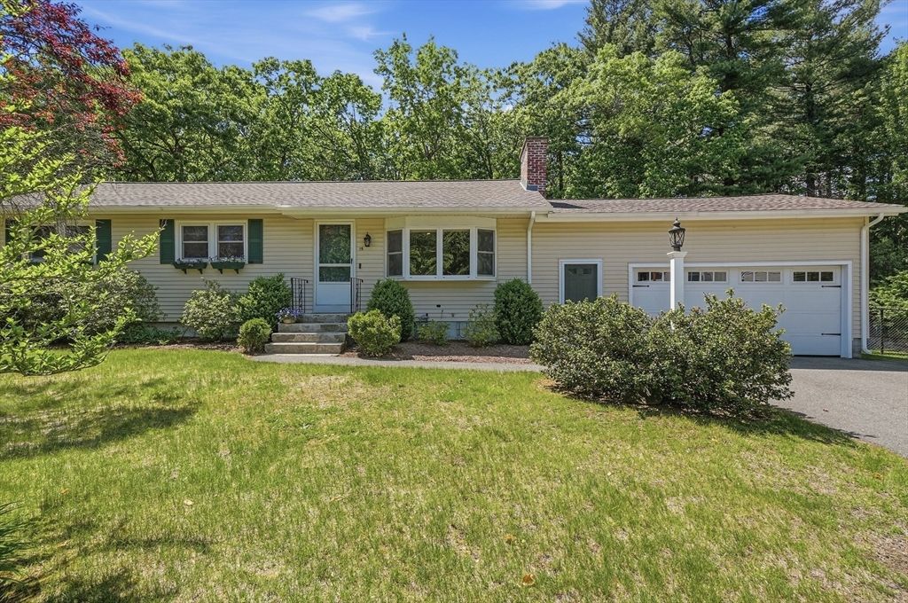 15 Kiberd Drive, Chelmsford, MA 01863