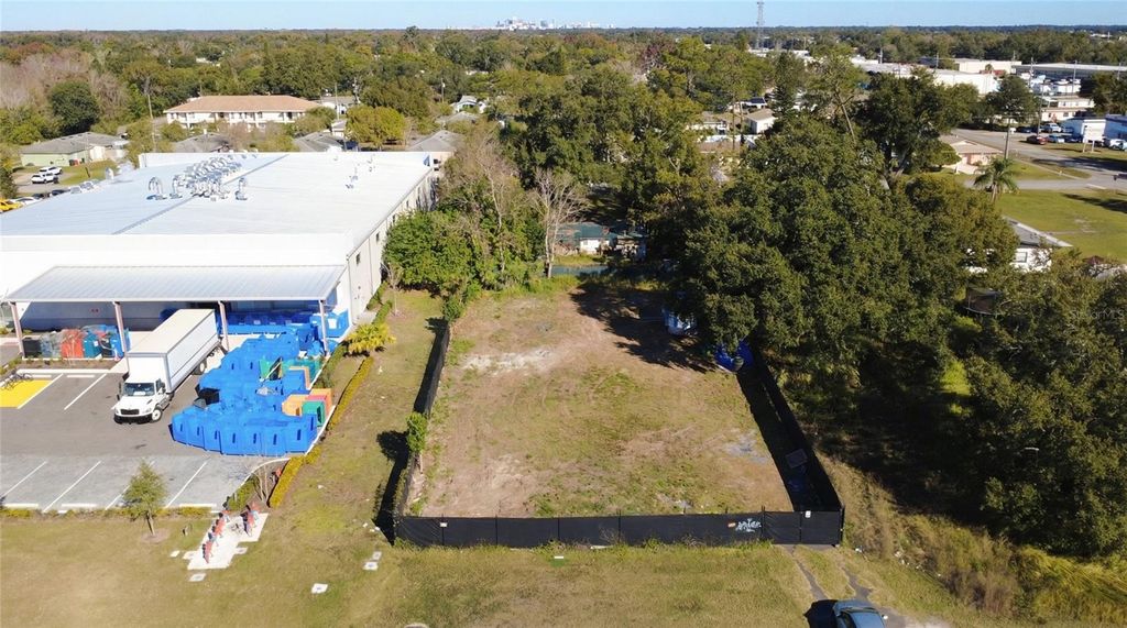 Image 3 of property listing at 303 E LANCASTER, Orlando, FL 32809