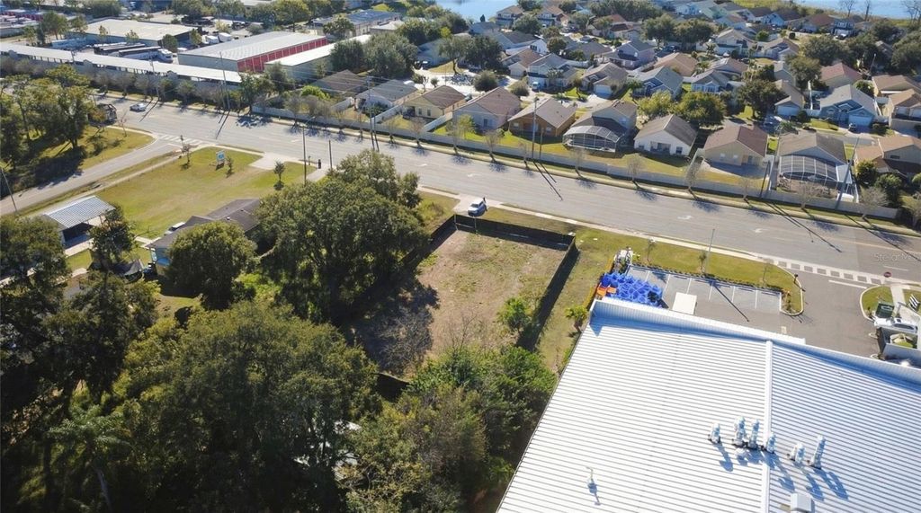 Image 4 of property listing at 303 E LANCASTER, Orlando, FL 32809