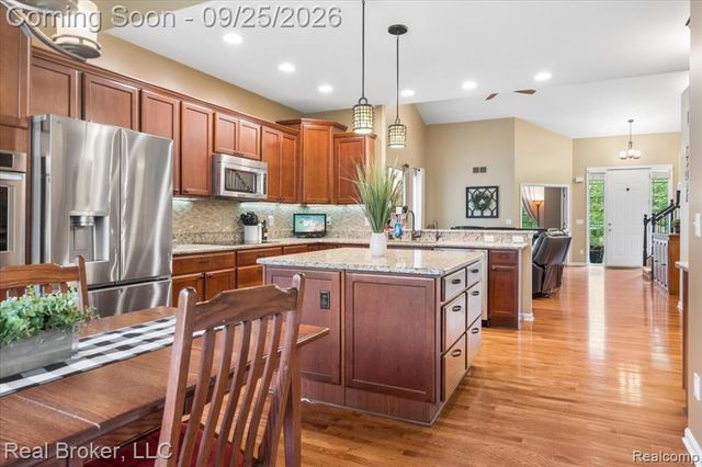 51285 Upland View Street, Canton, MI 48188