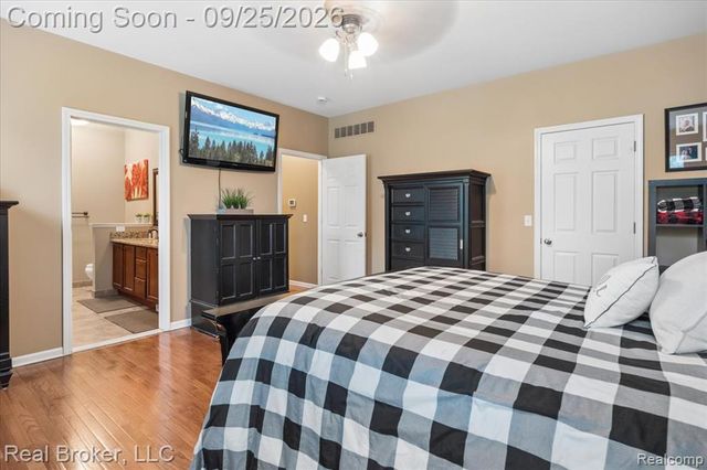 51285 Upland View Street, Canton, MI 48188