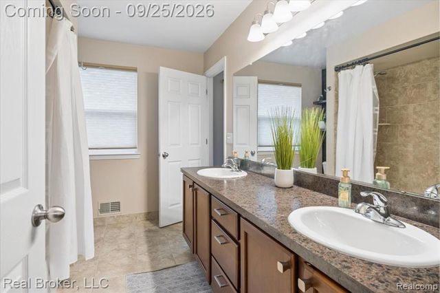 51285 Upland View Street, Canton, MI 48188