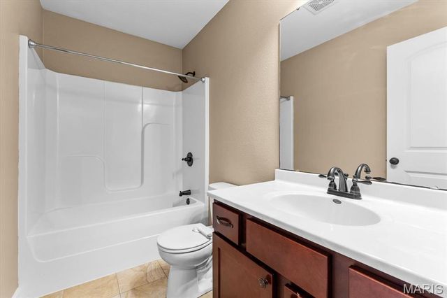 1239 Rutledge Drive, Troy, IL 62294