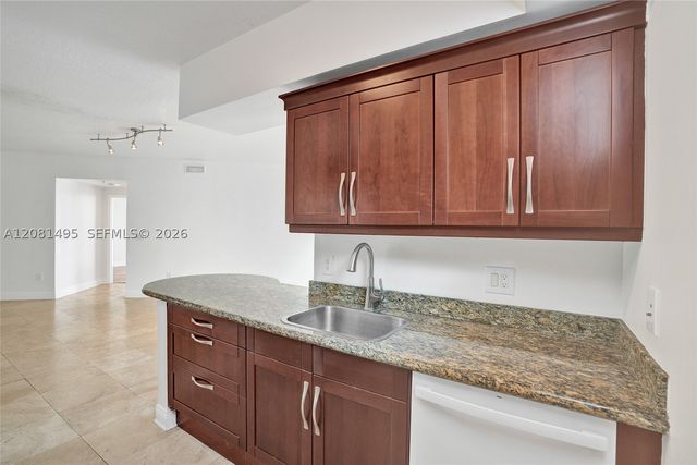 7275 SW 90th St C410, Miami, FL 33156