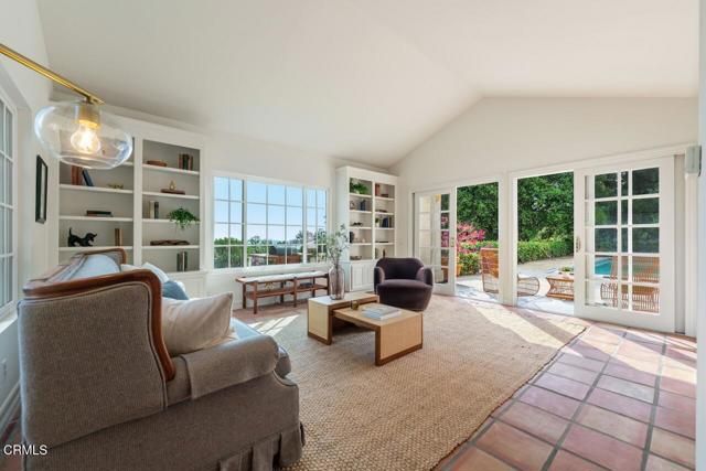 3250 Mesaloa Lane, Pasadena, CA 91107