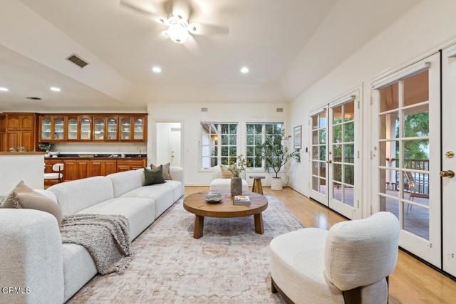 3250 Mesaloa Lane, Pasadena, CA 91107