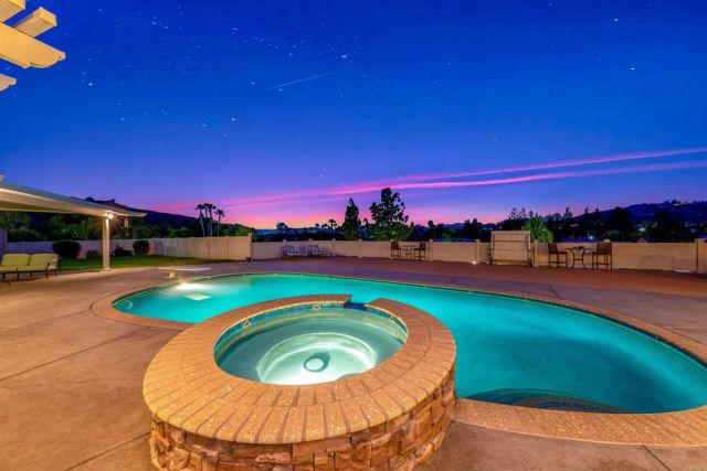 2886 Windwood Way, El Cajon, CA 92019