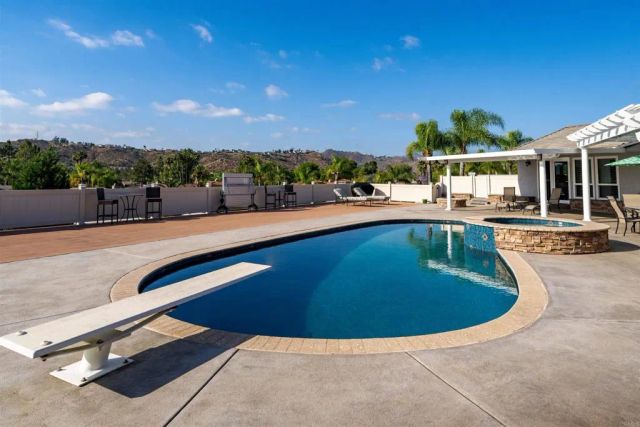 2886 Windwood Way, El Cajon, CA 92019