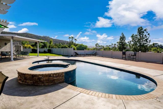 2886 Windwood Way, El Cajon, CA 92019