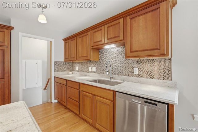 2067 Oakdale Drive, Waterford Charter Township, MI 48329