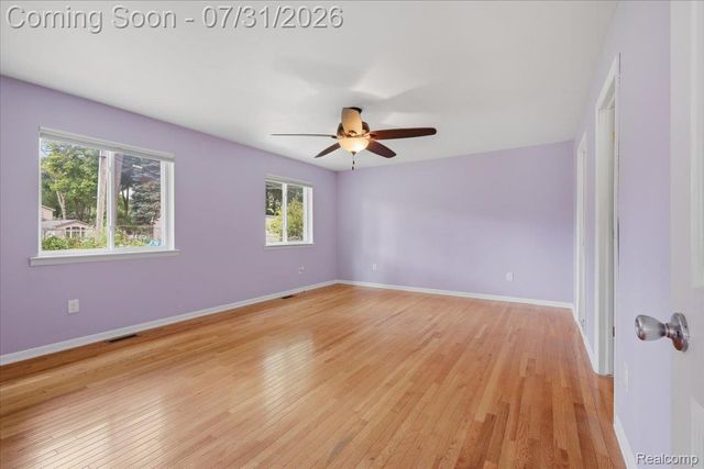 2067 Oakdale Drive, Waterford Charter Township, MI 48329
