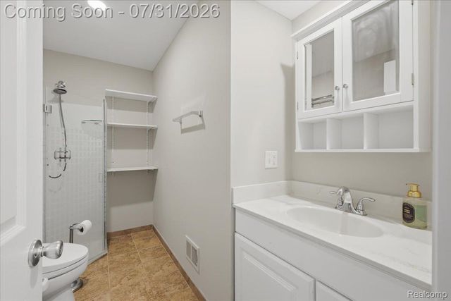 2067 Oakdale Drive, Waterford Charter Township, MI 48329