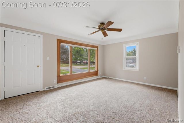 2067 Oakdale Drive, Waterford Charter Township, MI 48329