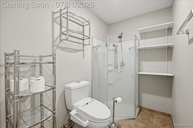 2067 Oakdale Drive, Waterford Charter Township, MI 48329