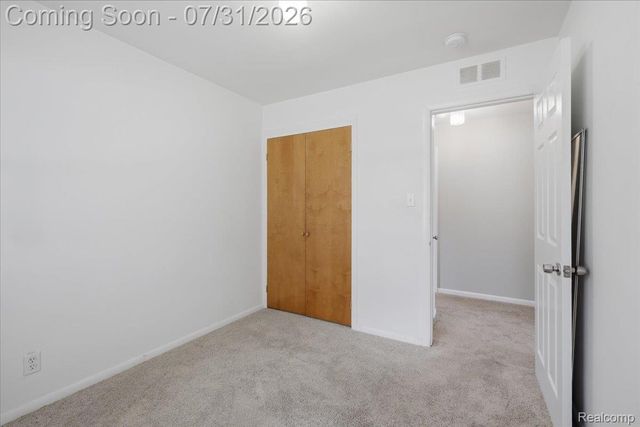 2067 Oakdale Drive, Waterford Charter Township, MI 48329