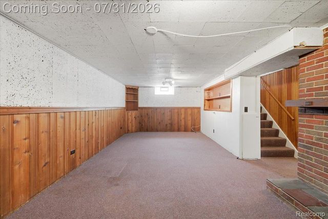 2067 Oakdale Drive, Waterford Charter Township, MI 48329