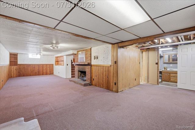 2067 Oakdale Drive, Waterford Charter Township, MI 48329